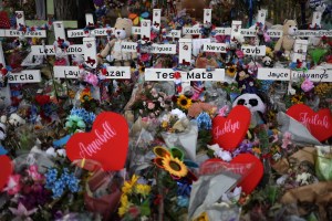Wooden crosses are placed at a memorial dedicated to the victims of the mass shooting at Robb Elementary School on June 3, 2022 in Uvalde, Texas.(Alex Wong/Getty Images)