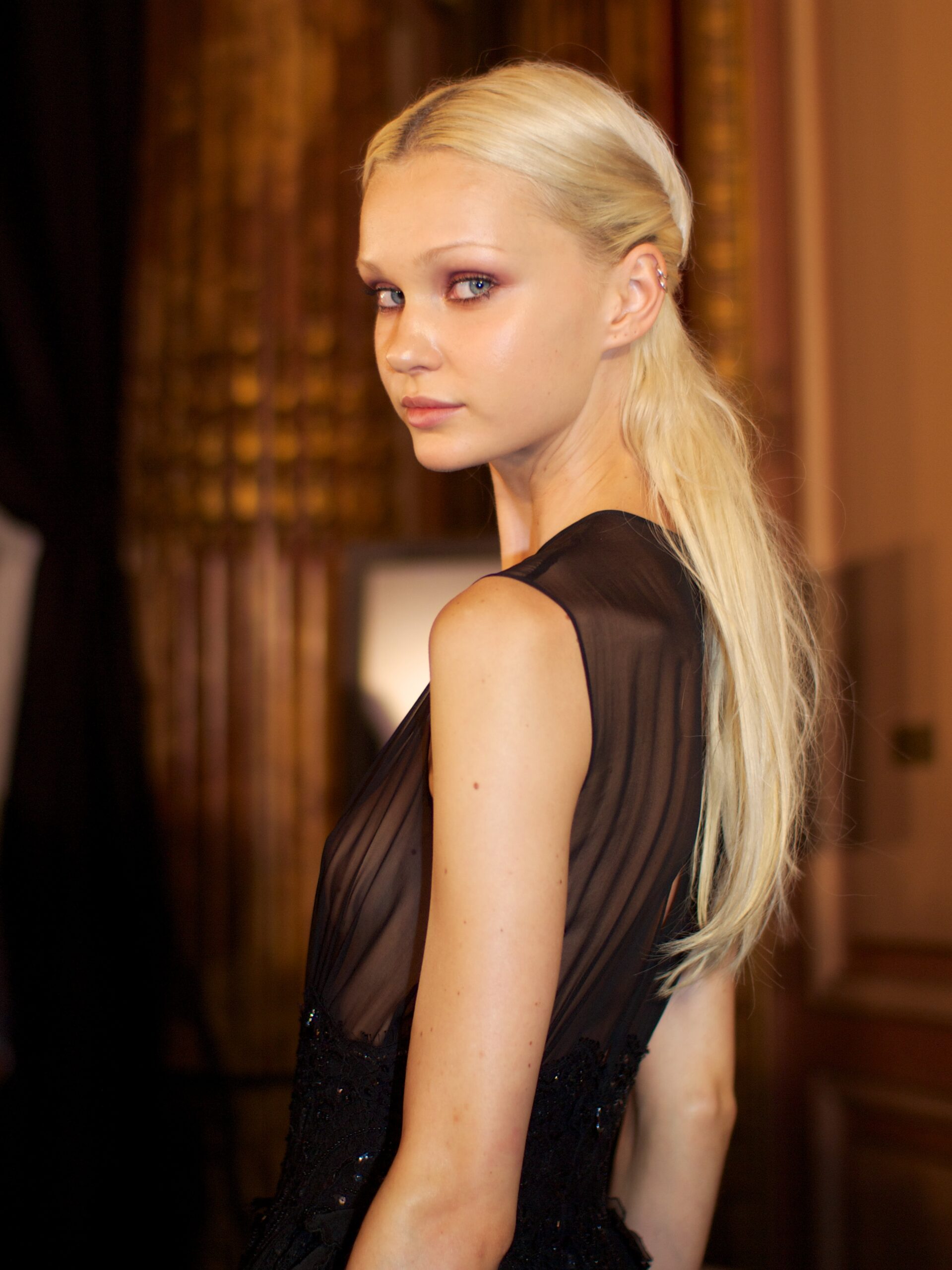 Isabella_Lindblom,_backstage_Zuhair_Murad_(7519159168).jpg