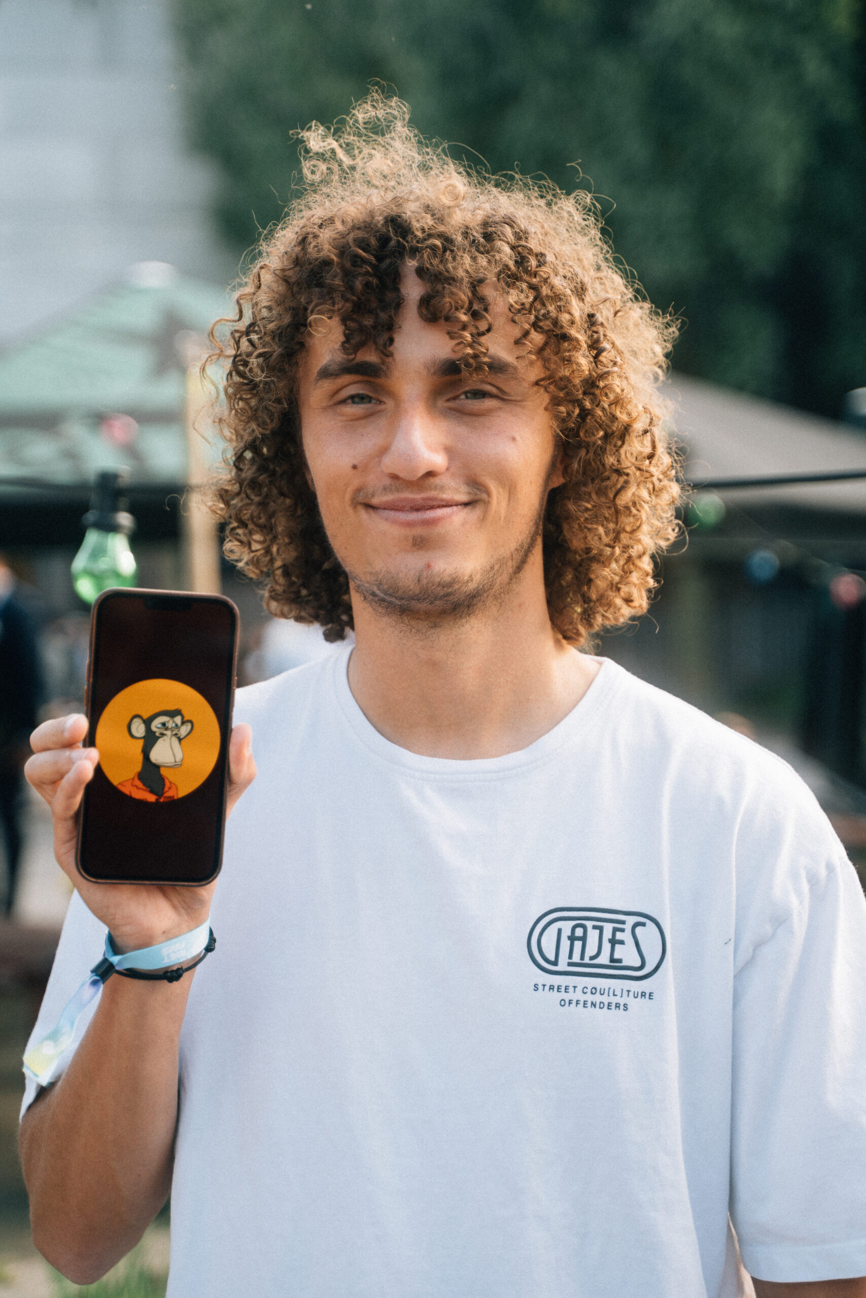 kwebbelkop met bored ape, foto door Tengbeh Kamara