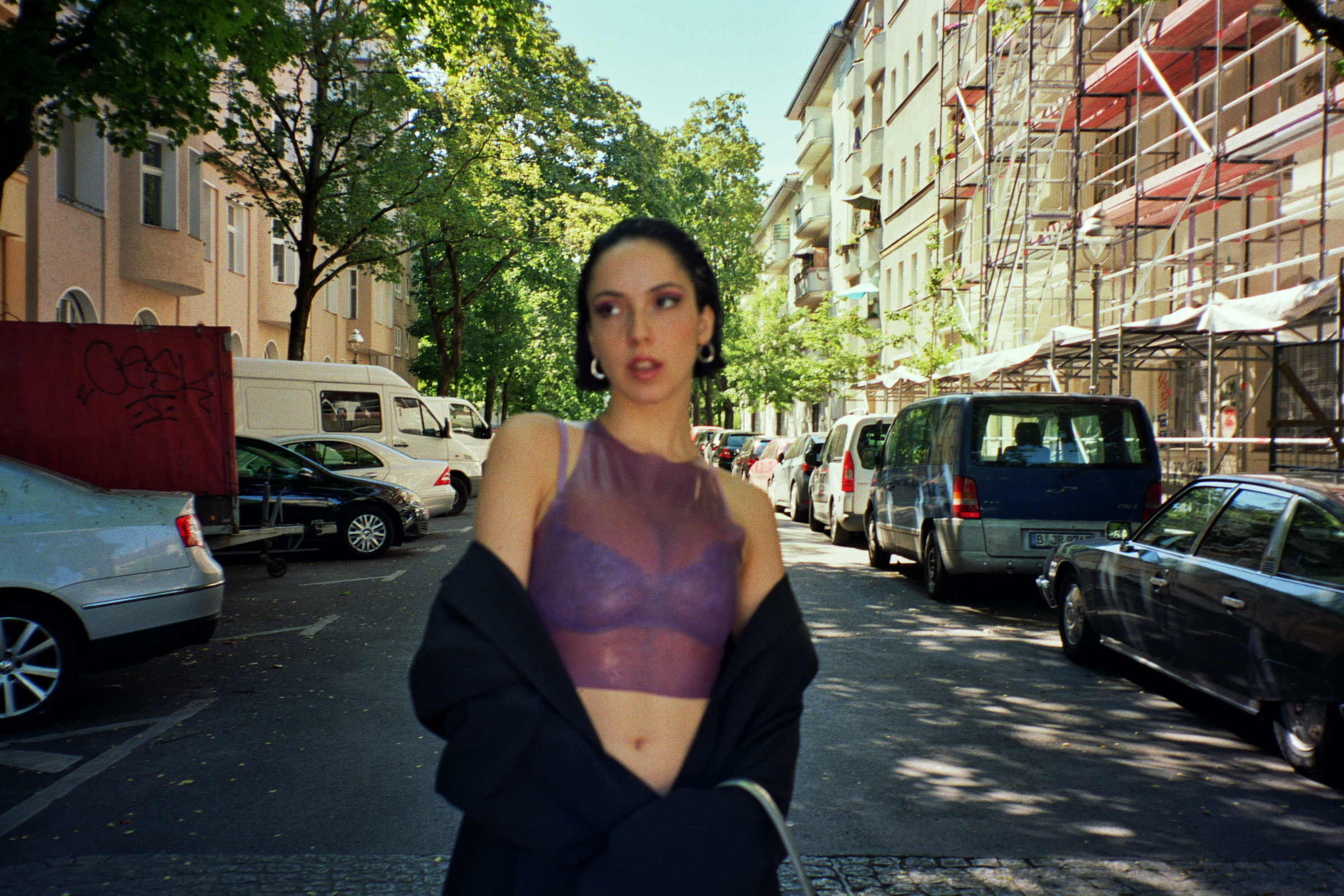 Domiziana post in einer Straße in Neukölln.