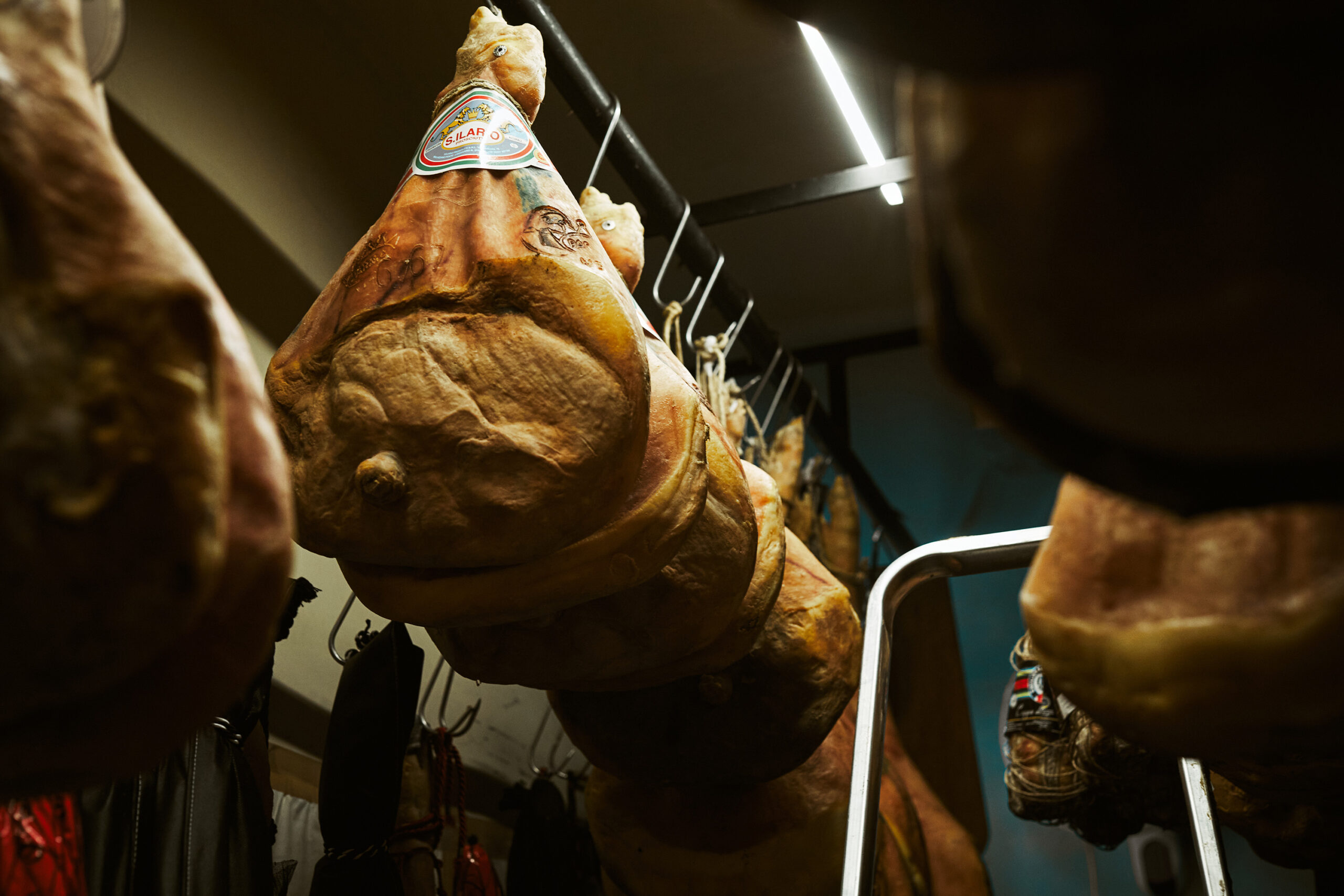 prosciutti crudi pregiati.jpg