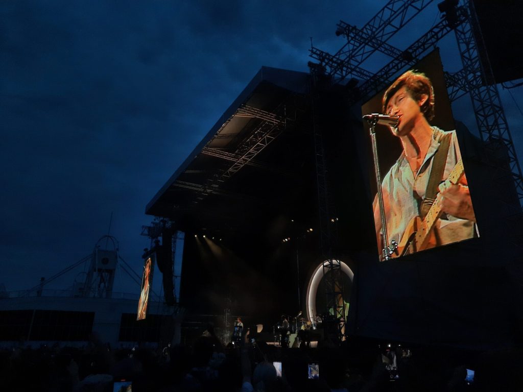 Bila sam prvi put na koncertu Arctic Monkeys i vredelo je čekanja i cimanja