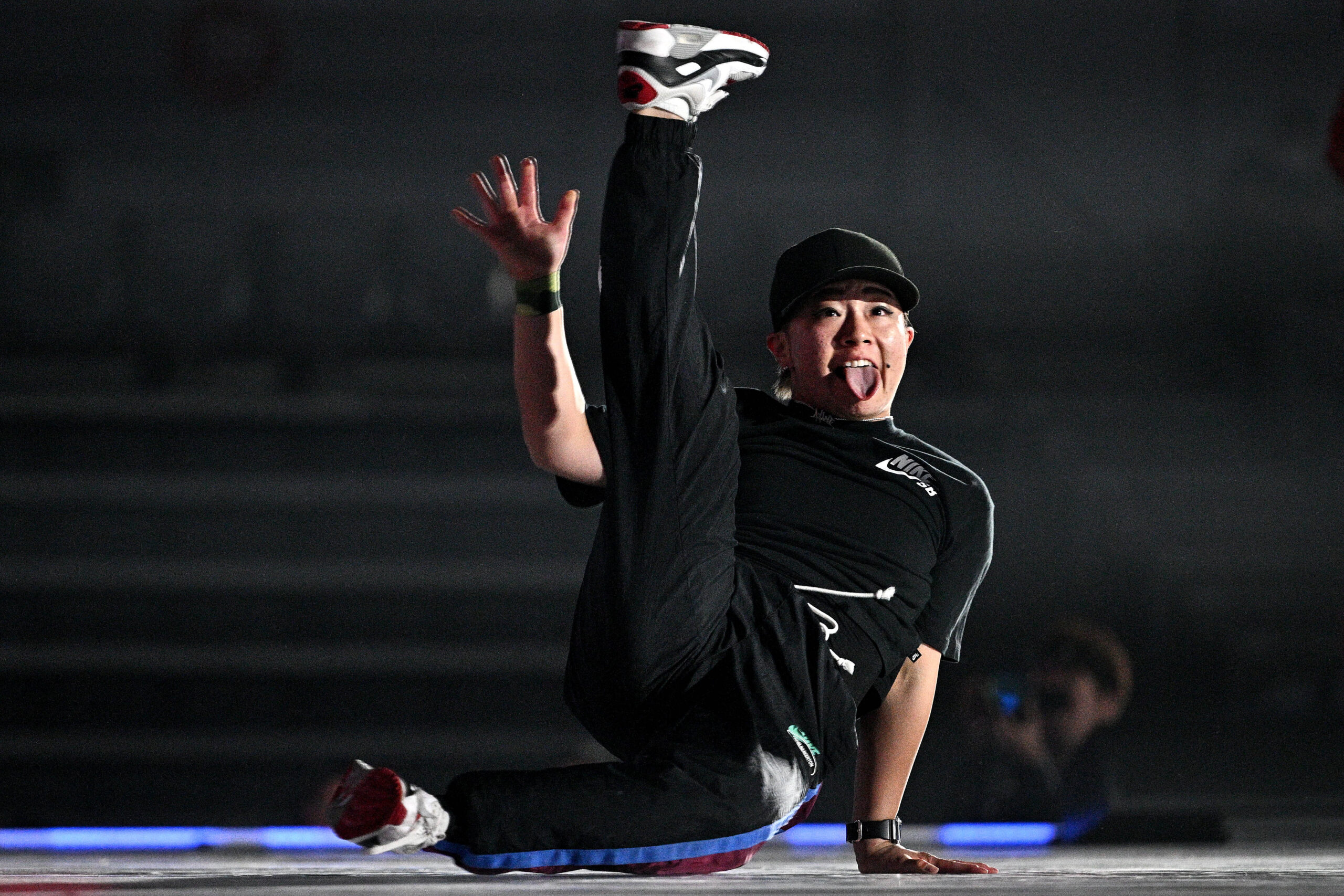 브레이킹 댄스 댄서 비보잉 서울 춤 헤드스핀 스포츠 정신