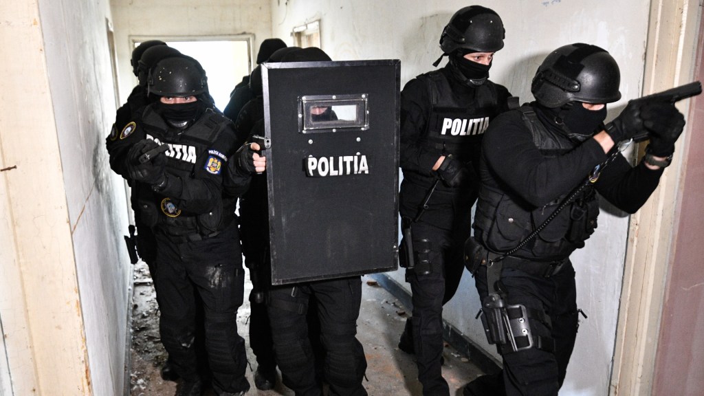 Momentele astea îți arată că Poliția Română habar n-are să rezolve problemele care chiar contează