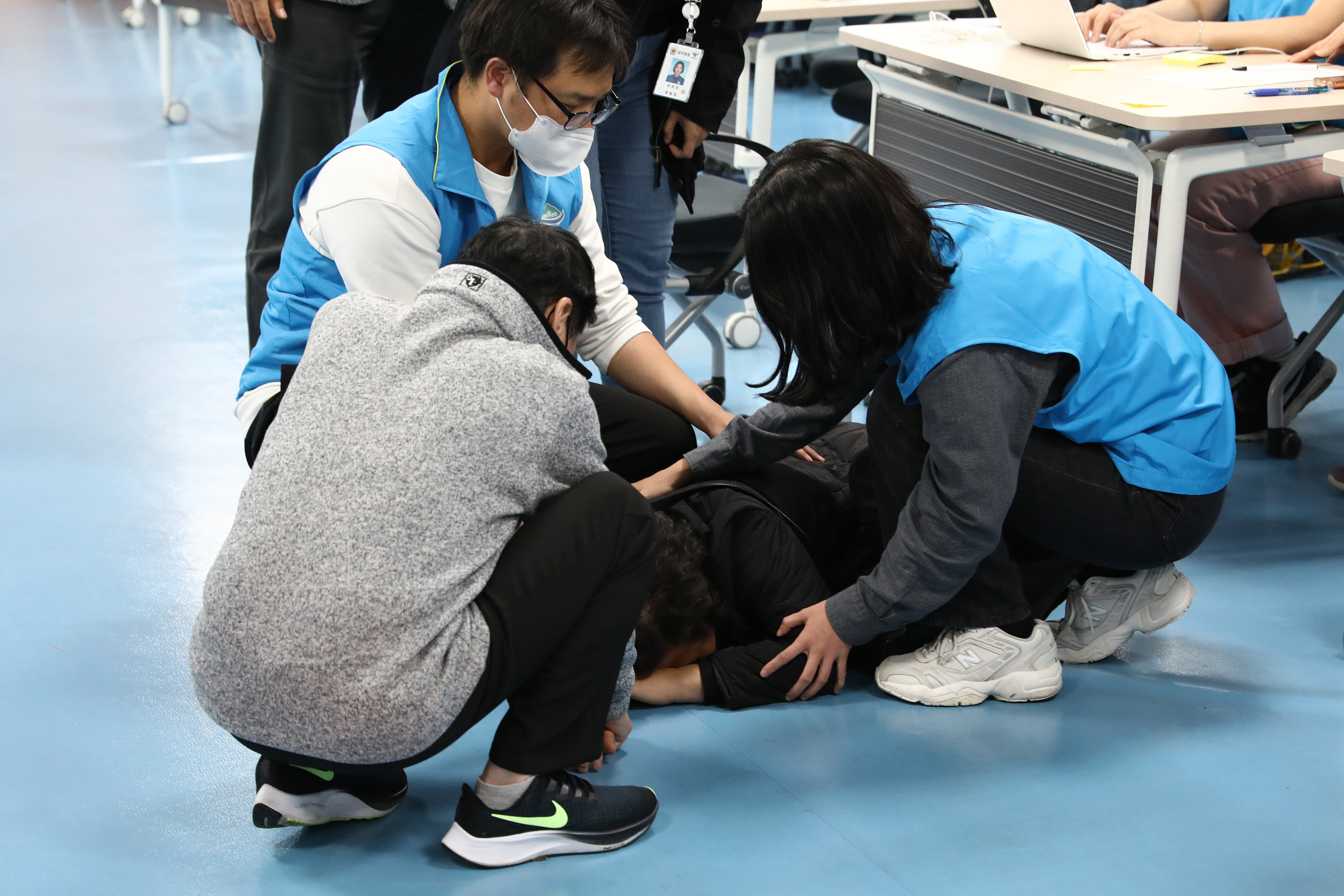 Relatives of missing people gathered at a community service center to see if their loved ones too were lost in the tragedy. Photo: Chung Sung-Jun/Getty Images