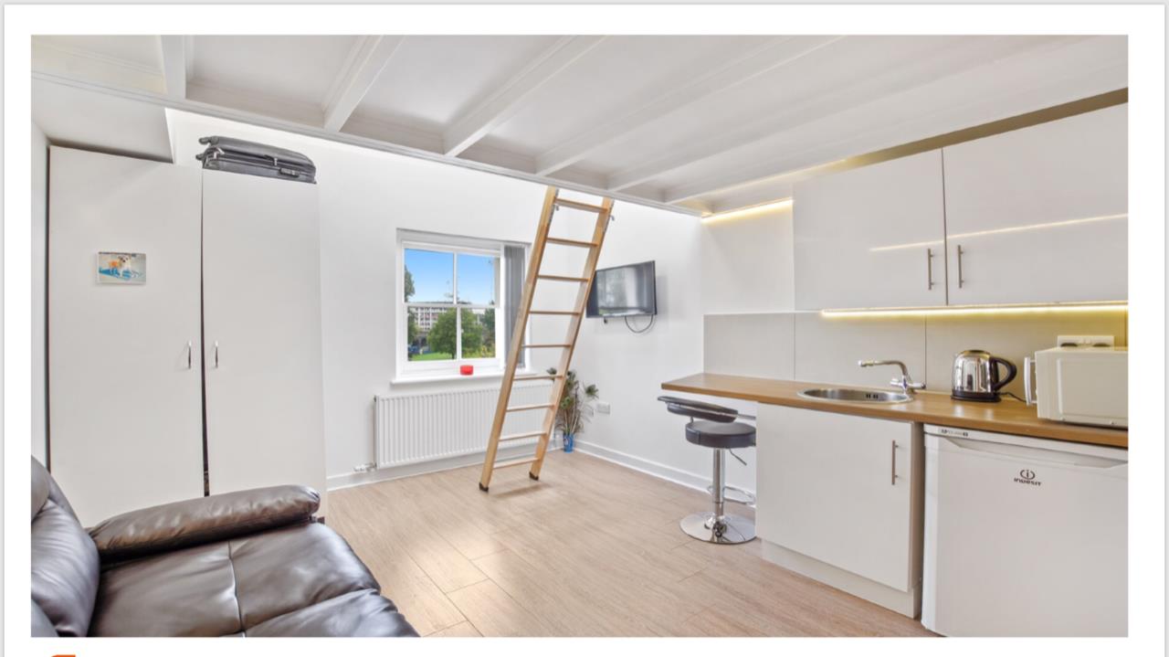 Small living room slash kitchen unit in one bed for rent in Deptford, London