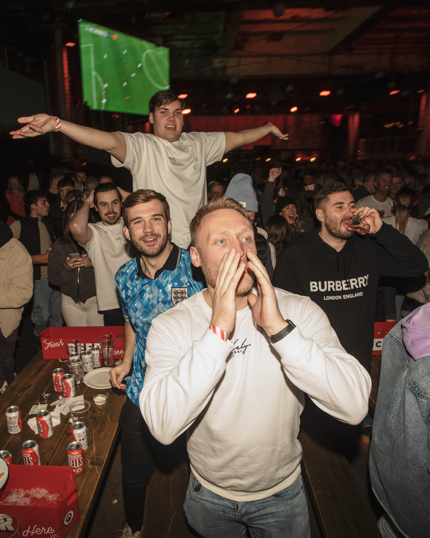 England v Senegal World Cup match: Fans cheer as they watch match