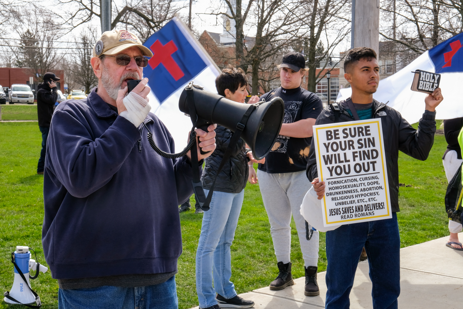 Dozens of far-right protesters gathered outside Element 41 in Chardon, Ohio, which hosted a sold-out drag brunch (Tess Owen/VICE News)