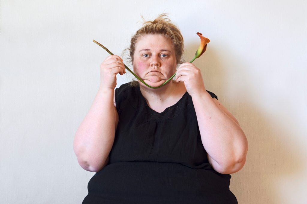 nuduri absurde cu corp supraponderal