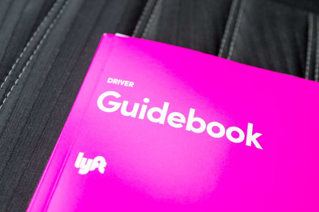 florida-lyft-passenger-couldnt-resist-naked-mid-ride