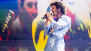 benson-boone-apologized-for-that-aggressive-grammys-crotch-grab