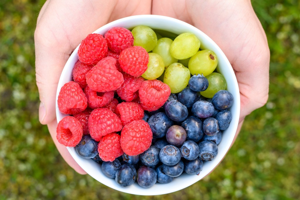 eating-fruit-might-counteract-all-those-microplastics-in-your-body