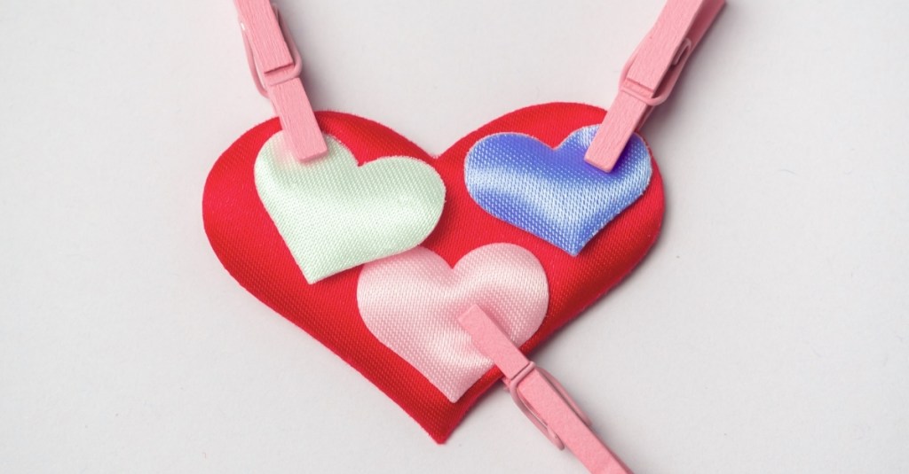 tolyamory-is-a-form-of-dating-that-enables-cheating-and-its-pissing-off-the-polyamory-community