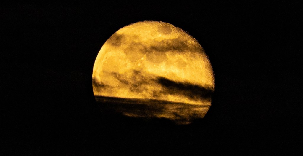 Get Ready For The Beaver Supermoon, The Largest Full Moon You’ll See This Year