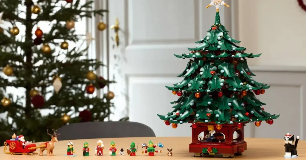 Build LEGO’s 3,171-Piece Christmas Tree, If You Dare