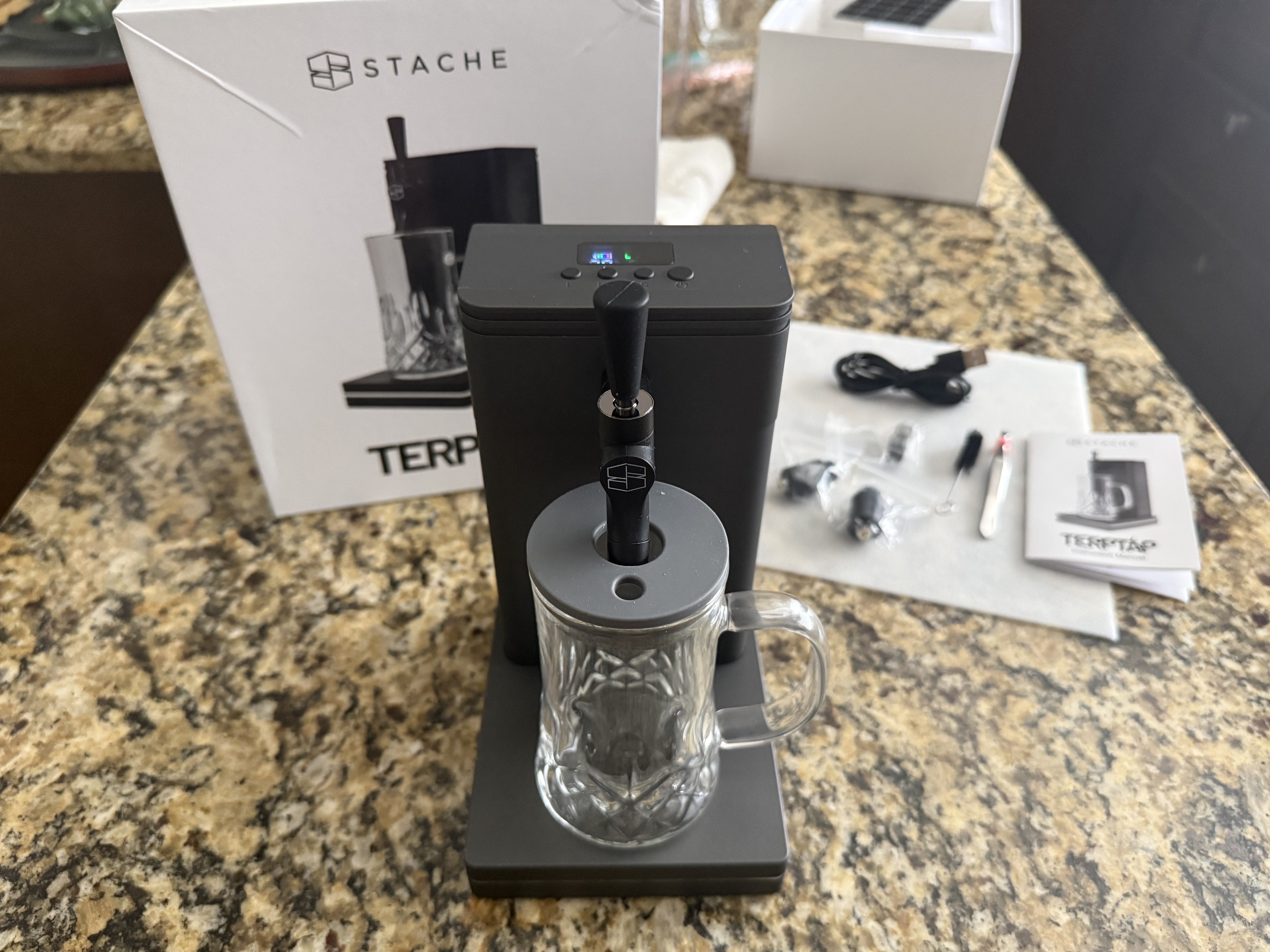 vice.com - Maha Haq - This Machine Pours Weed Vapor Like It's Draft Beer